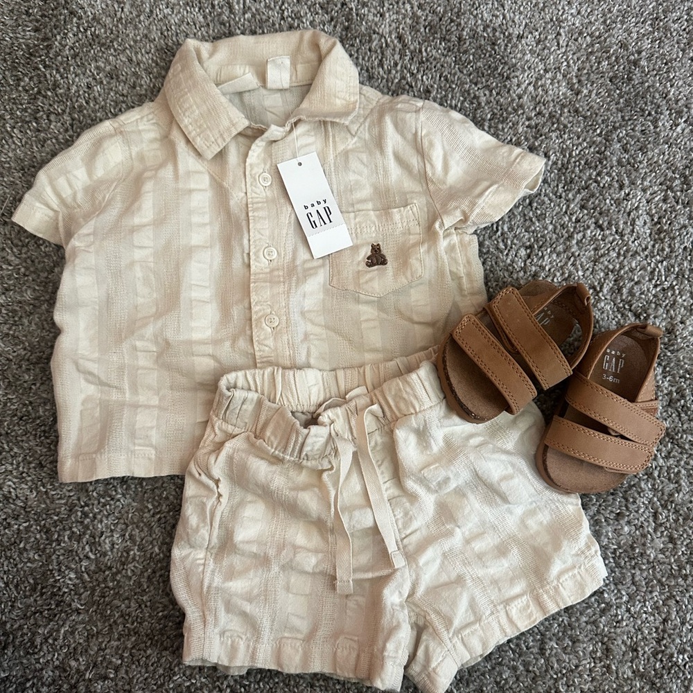 NWT GAP Baby Outfit Set